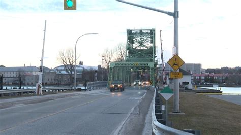 Kingston's LaSalle Causeway closed after piece of bridge .
